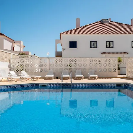 #035 2br Oura Village Pool & Prime Location Appartement *